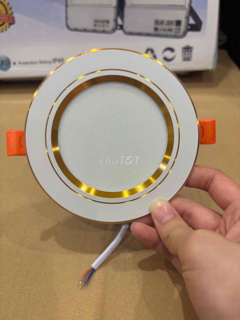 Đèn LED âm trần Panel LED Kim loại. Mua bán Đèn tại Quận Hai Bà Trưng Hà Nội được đăng bởi chi tranthikim hình 1