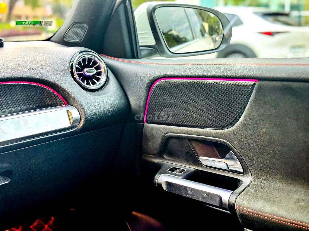 Mercedes-Benz GLB 200 AMG 2022 Trắng. Mua bán Ô tô tại Quận 7 Tp Hồ Chí Minh được đăng bởi JENNIE hình 7