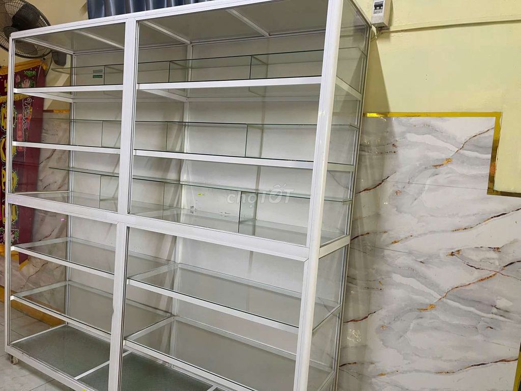 Tủ trưng bày Kính Nhôm Trắng. Mua bán Tủ, kệ gia đình tại Thành phố Nha Trang Khánh Hòa được đăng bởi ĐẠT NGÔ hình 1
