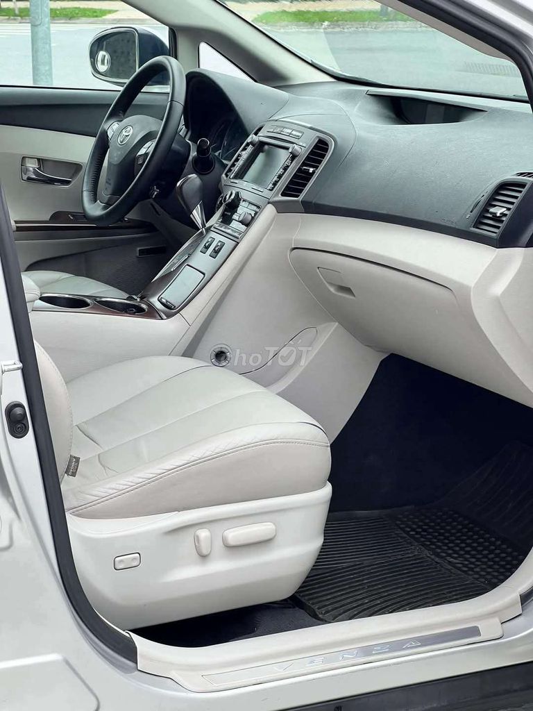 Toyota Venza 2.7 AWD 2 CẦU ĐIỆN - AT - 82000 km. Mua bán Ô tô tại Quận Gò Vấp Tp Hồ Chí Minh được đăng bởi Bá Thành hình 10