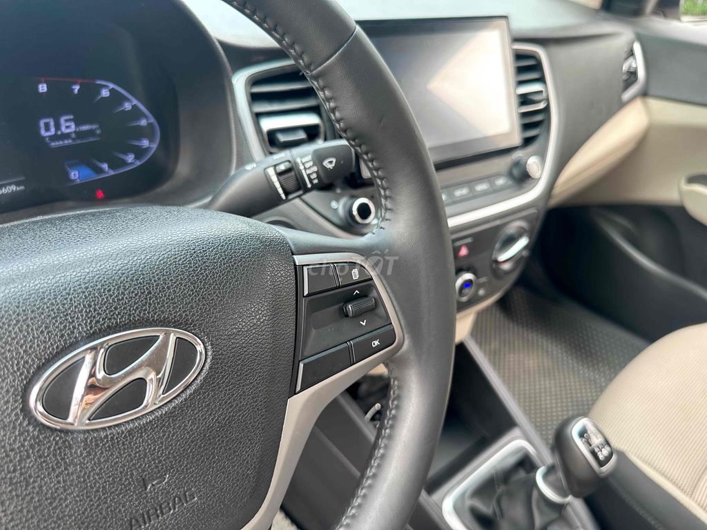 Hyundai Accent 2023 1.4 MT Trắng 5500 km. Mua bán Ô tô tại Quận Hoàng Mai Hà Nội được đăng bởi Thang Pham hình 13