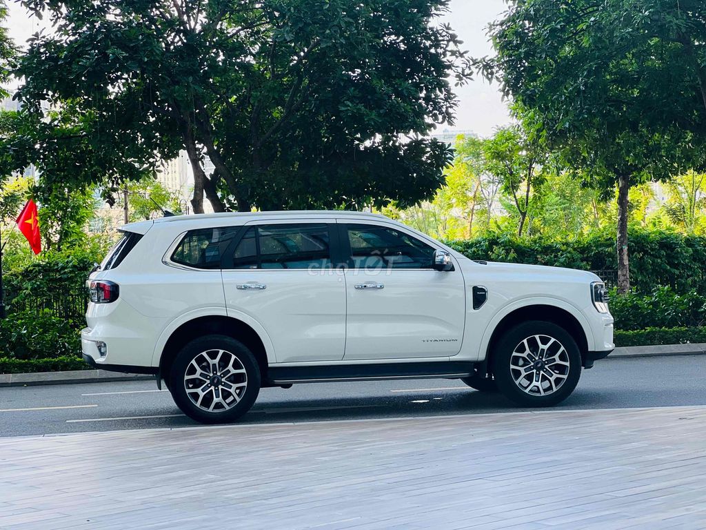 Ford Everest 2023 Titanium 2.0L 4x2 AT - 40000 km. Mua bán Ô tô tại Huyện Đan Phượng Hà Nội được đăng bởi Huy Trungg hình 4