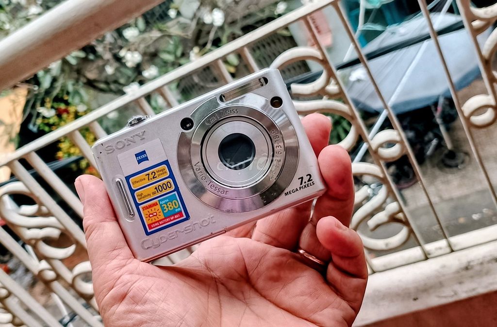Máy ảnh Sony CyberShot Bạc. Mua bán Máy ảnh, Máy quay tại Quận 11 Tp Hồ Chí Minh được đăng bởi Sữa tươi hình 1