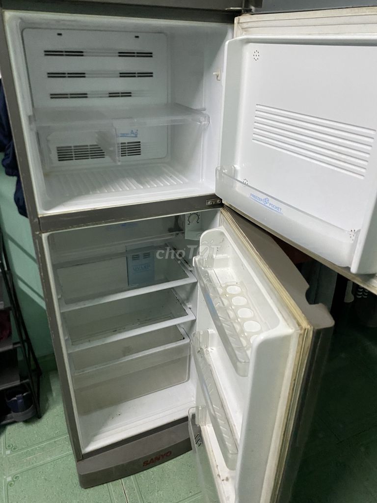 Tủ lạnh Sanyo màu Xám. Mua bán Tủ lạnh tại Thành phố Thủ Đức Tp Hồ Chí Minh được đăng bởi Hoang Sangpham hình 1