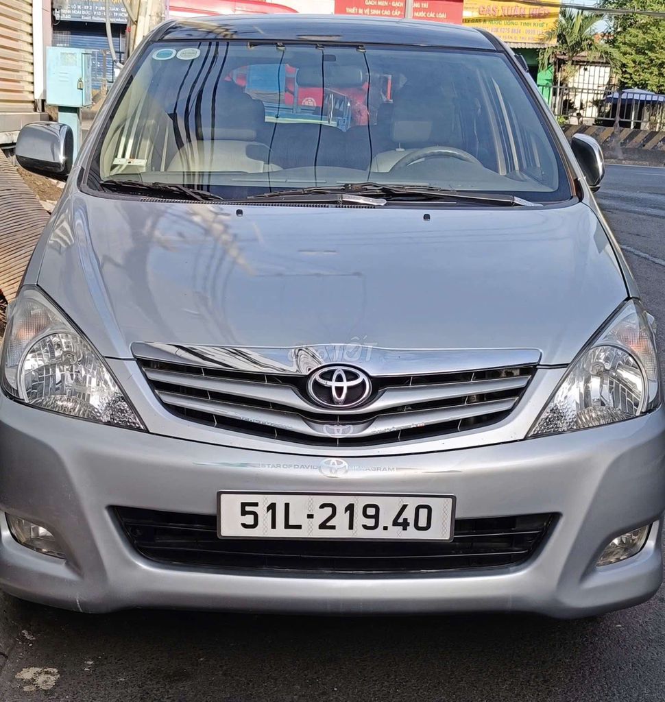 TOYOTA INNOVA 2011 G