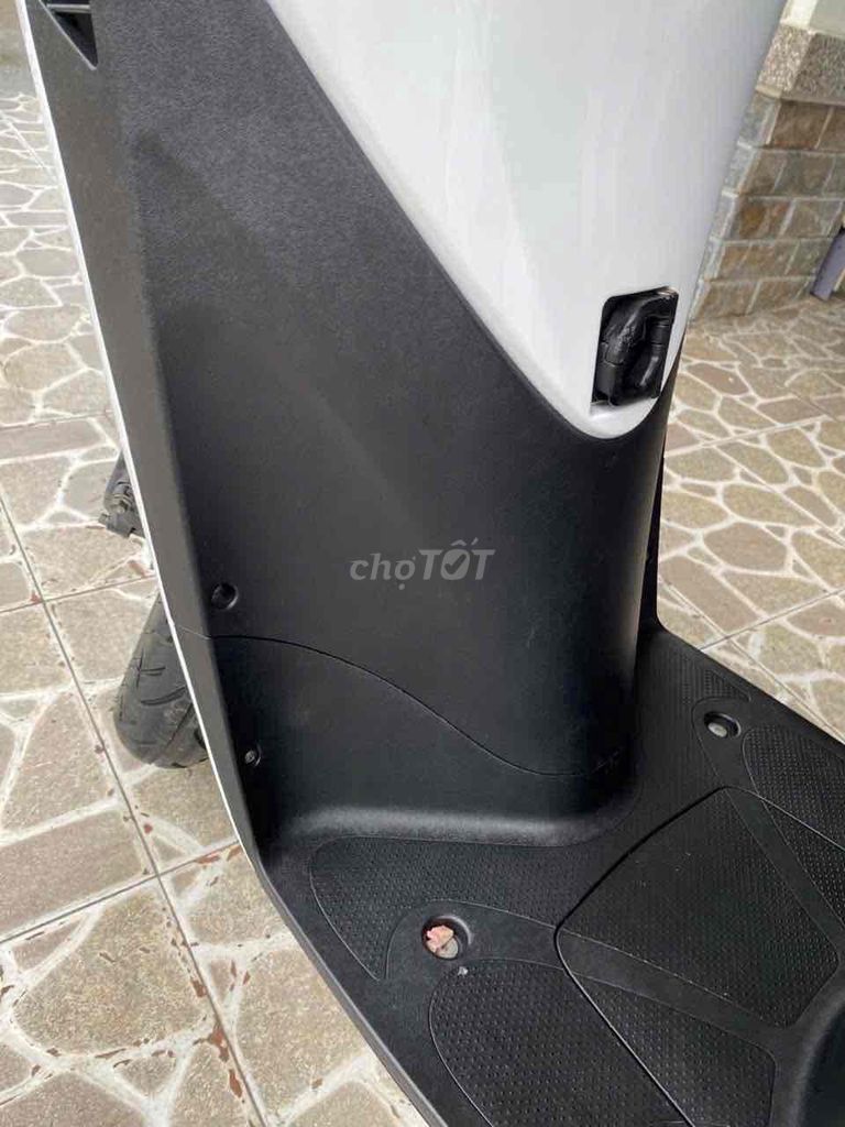 sh 150 mẫu Ý đời 2011 trắng đen. Mua bán Xe máy tại Quận Bình Thuỷ Cần Thơ được đăng bởi vũ hình 19