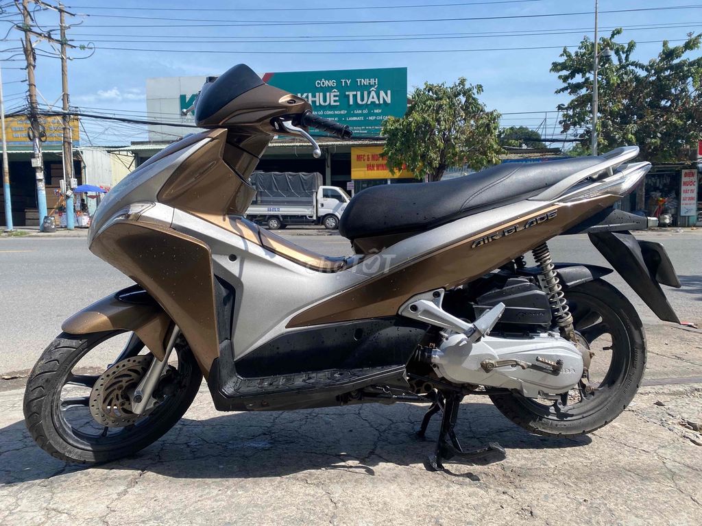 cần bán xe ab 2015 dệp êm zin. Mua bán Xe máy tại Thành phố Dĩ An Bình Dương được đăng bởi Đăng khoa hình 3
