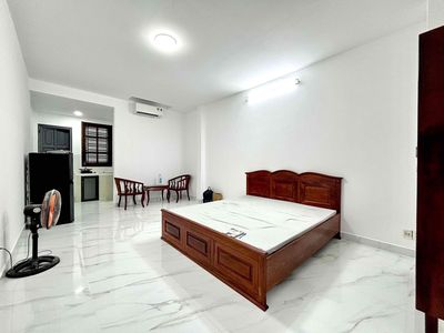 Chính Chủ Thuê Phòng Siêu Rộng Full NT có Sân - Kế Bên Lotte TDT Rmit