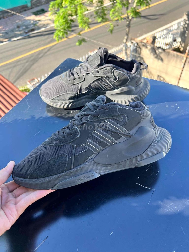 Giày miễn ship Adidas Hi-Tail -size 42. Mua bán Giày dép tại Thành phố Bà Rịa Bà Rịa - Vũng Tàu được đăng bởi Giày Si chính hãng nhập Thái trực tiếp  hình 1