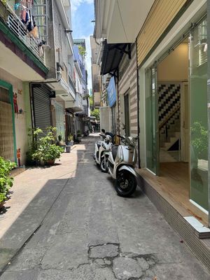 Rent · 2 bd · 30 м² · Quận 11, ул. Đường Lãnh Binh Thăng