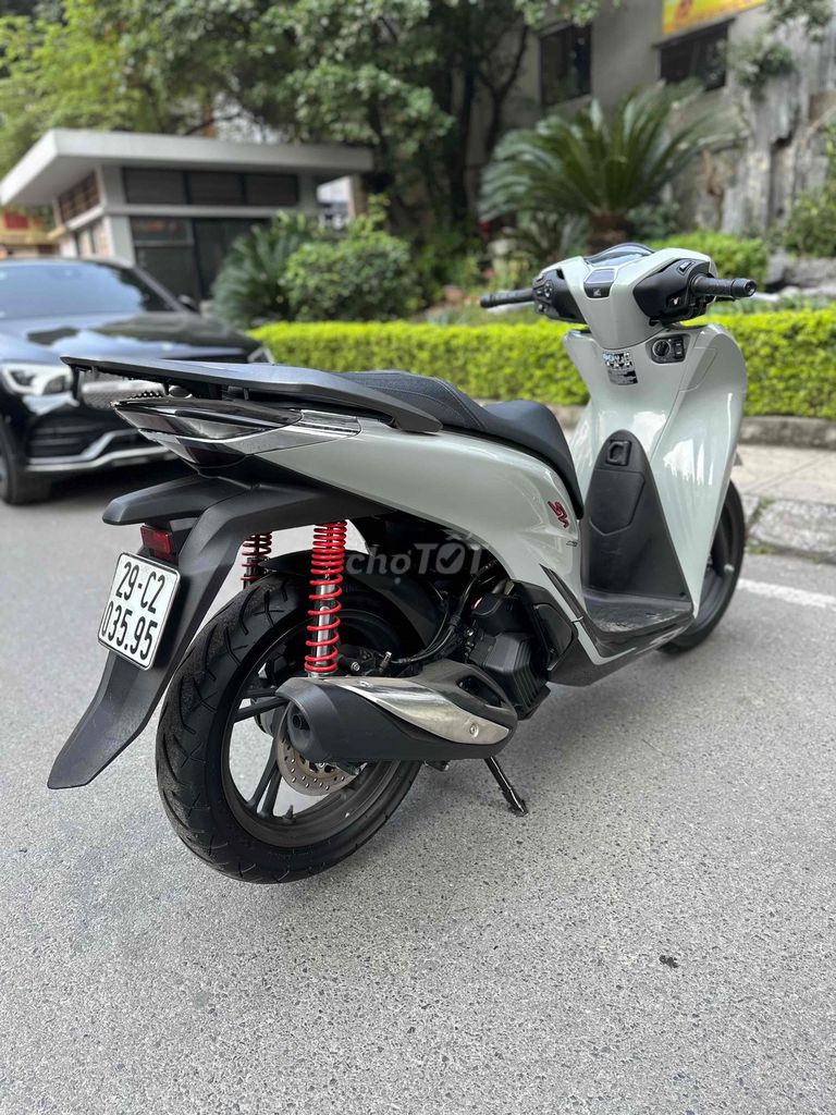 Honda SH 160 Abs 2023 - lướt mới 29C2-035.95. Mua bán Xe máy tại Quận Hoàng Mai Hà Nội được đăng bởi Xe Máy Quân Oanh  hình 3