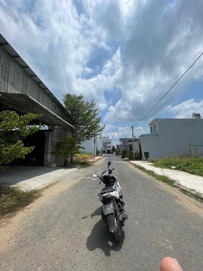 CHỦ SÀI GÒN BÁN RẺ N H Ấ T ĐƯỜNG, CÁCH BẾN XE CẦN THƠ 6,5KM. Mua bán đất tại Huyện Châu Thành A Hậu Giang được đăng bởi Nguyễn Văn Hiếu hình 2
