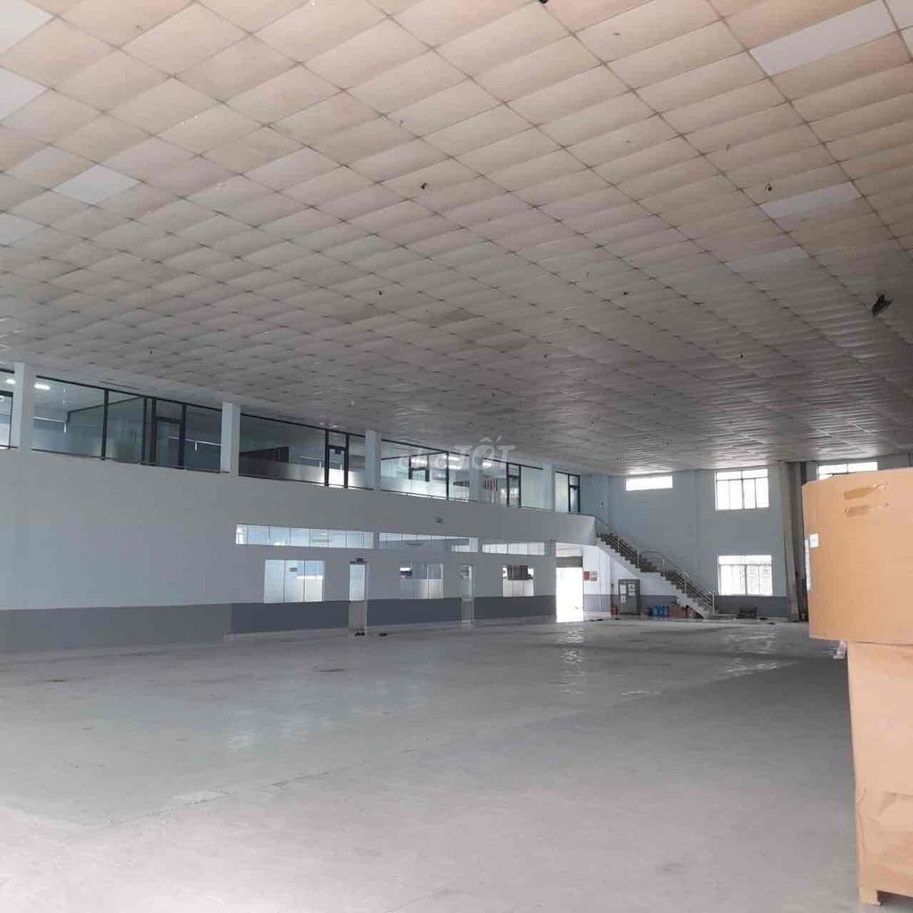 cho thuê mặt tiền lớn 3000m2 đường nội bộ 12m Hoà Bình