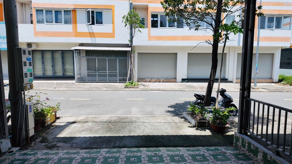 Cho thuê nhà nguyên căn 2pn 2wc nội thất đầy đủ ngay trường đại học VĐ