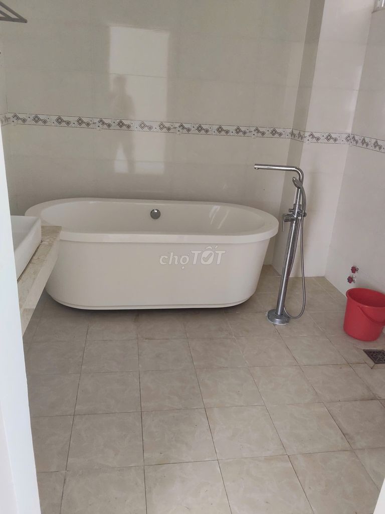 BỒN TẮM CAESAR FREESTANDING 170x87x60cm. Mua bán Thiết bị vệ sinh, nhà tắm tại Thành phố Thuận An Bình Dương được đăng bởi 劉青芬 hình 1