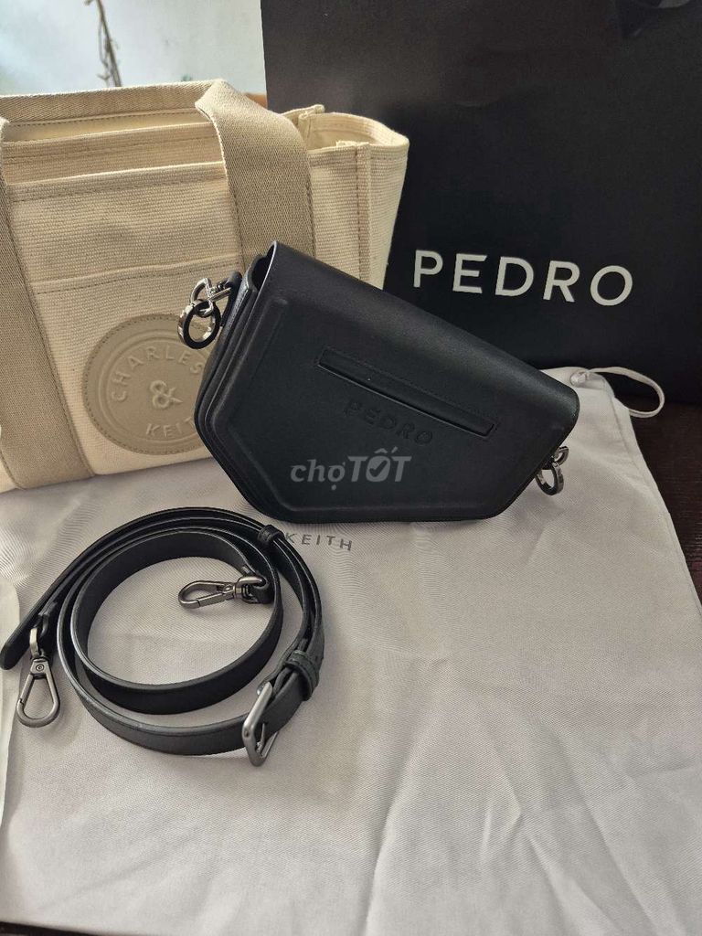 Túi xách Pedro Nữ Da thật Đen. Mua bán Túi xách tại Thành phố Vũng Tàu Bà Rịa - Vũng Tàu được đăng bởi Nhan Nguyen hình 1