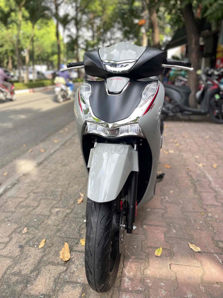 Honda SH160 2024 Xám 5000 km. Mua bán Xe máy tại Thành phố Biên Hòa Đồng Nai được đăng bởi Minh Hiền hình 1