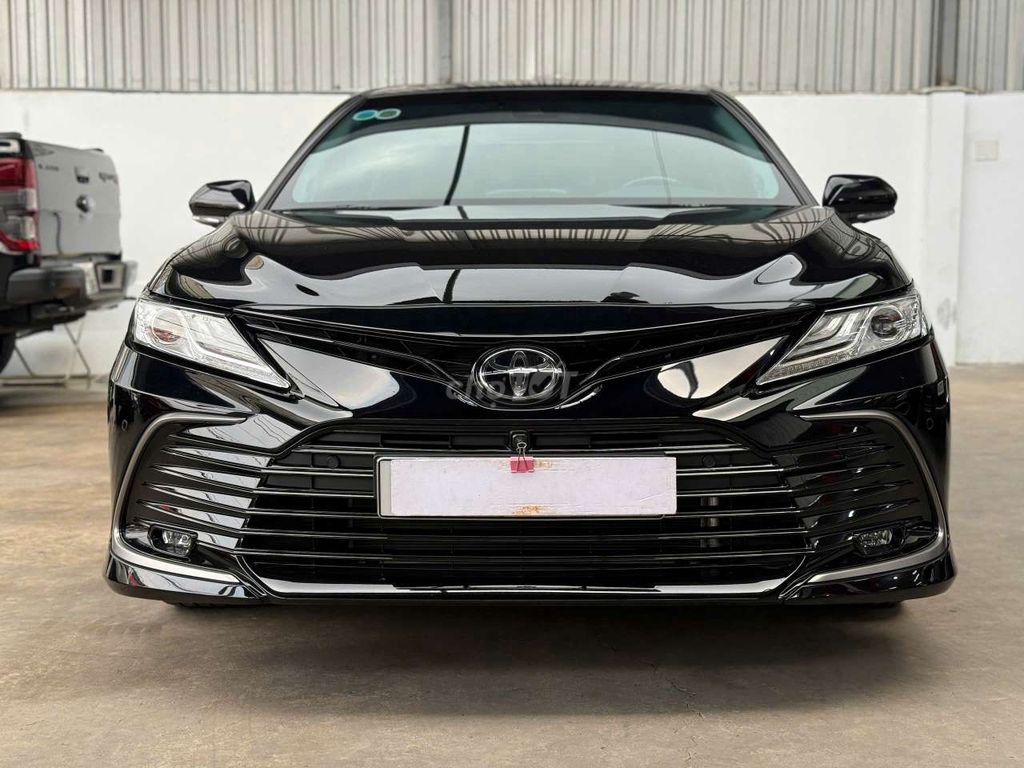 Toyota Camry 2024 - 1400 km