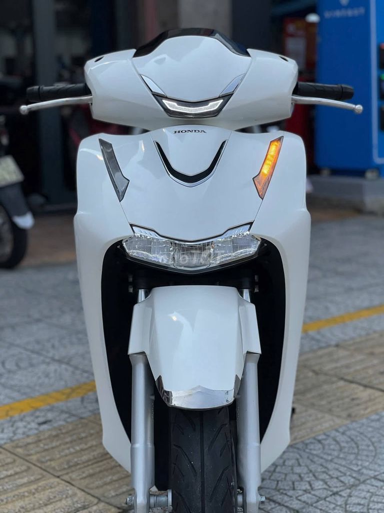 Владелец суперсерфера Хонды SH 125i 2026