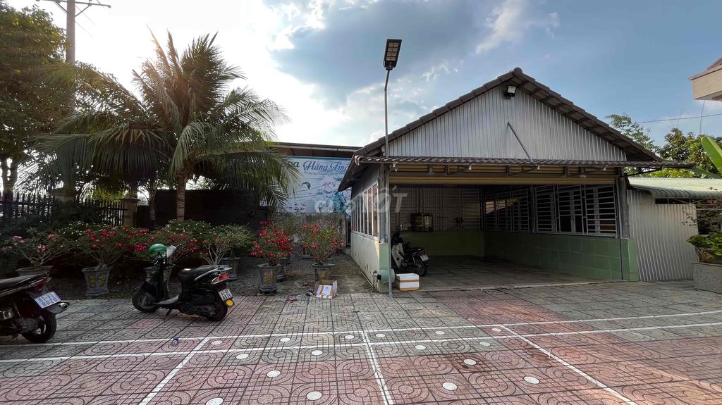 Biệt thự gia đình tôi cần bán tại Bình Dương. Mua bán nhà ở tại Huyện Dầu Tiếng Bình Dương được đăng bởi Trần Nguyên hình 1
