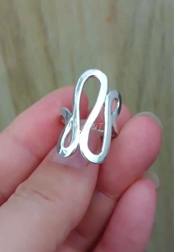Nhẫn nữ bạc 16.9mm độc lạ. Mua bán Phụ kiện thời trang khác tại Quận Tân Bình Tp Hồ Chí Minh được đăng bởi Hàng hiệu Secondhand hình 1