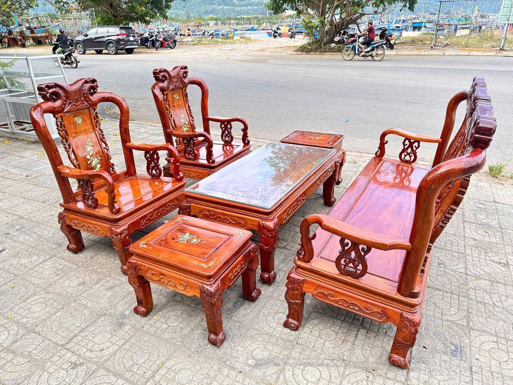 Bộ bàn ghế phòng khách gỗ tự nhiên. Mua bán Bàn ghế tại Quận Sơn Trà Đà Nẵng được đăng bởi thế giới đồ cũ đà nẵng hình 1