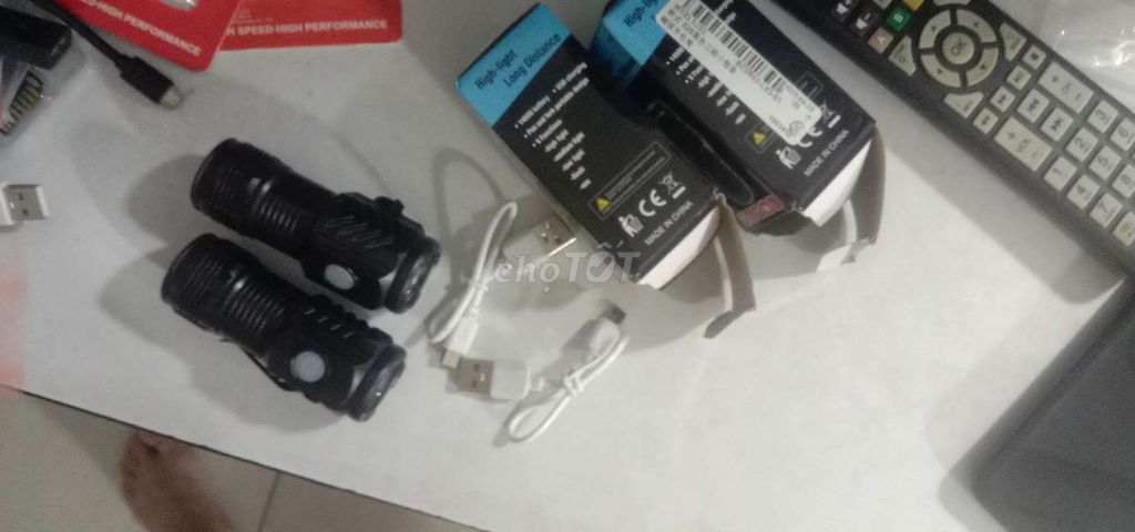 Đèn pin 3 mắt mini siêu sáng nam châm sạcC kèm cáp