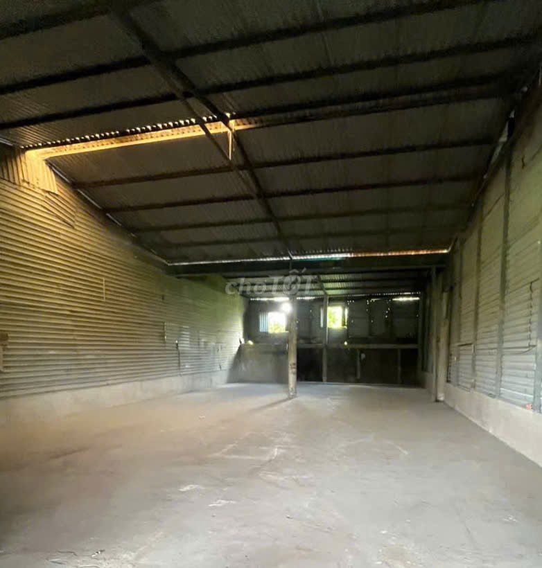 Cho thuê kho đường Phạm Hùng 220m² – xe tải 8 tấn – 18 triệu/tháng