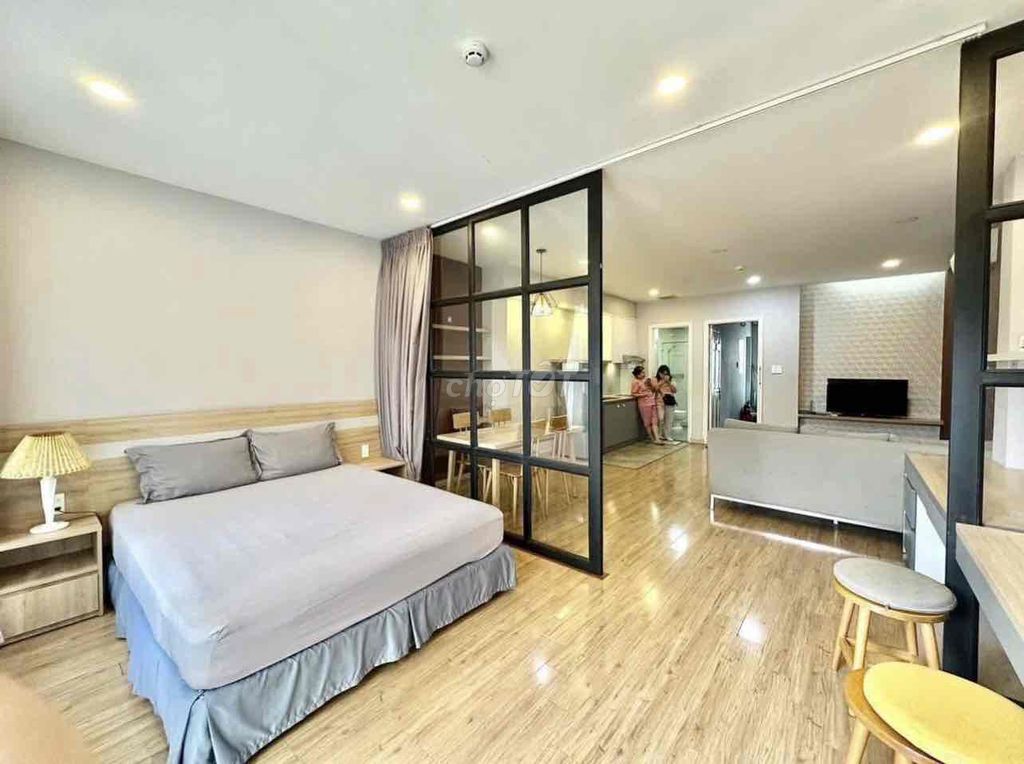 ⭐️CĂN 1PN BAN CÔNG RỘNG 70M2_ TONE GỖ SANG_ NGAY ĐÀI TRUYỀN HÌNH Q1