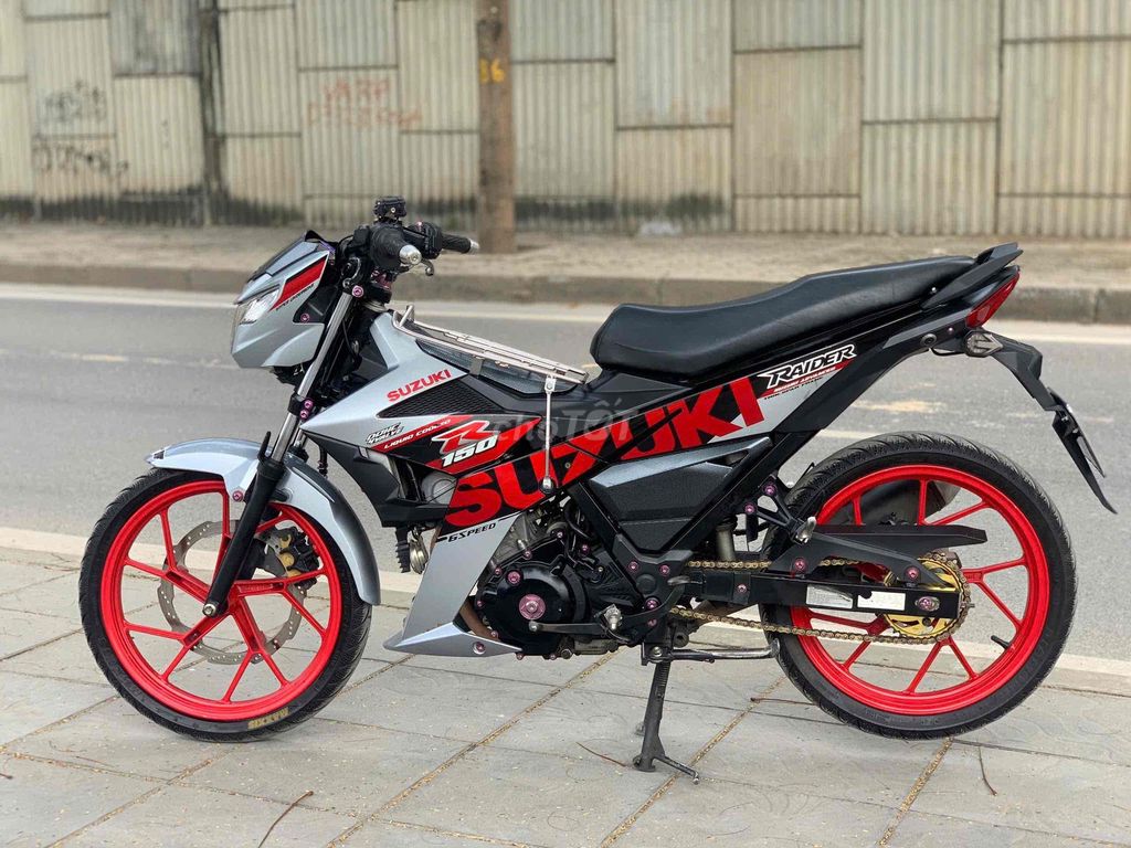 Suzuki RAIDER 2023 xe lướt mới chính chủ. Mua bán Xe máy tại Quận Cầu Giấy Hà Nội được đăng bởi Tong motor xe may hình 4