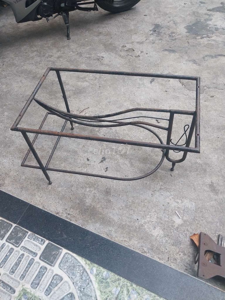Khung bàn 3 chân đồng cổ trước 75 . Mua bán Đồ sưu tầm, đồ cổ tại Quận Sơn Trà Đà Nẵng được đăng bởi Trần hữu Như hình 1
