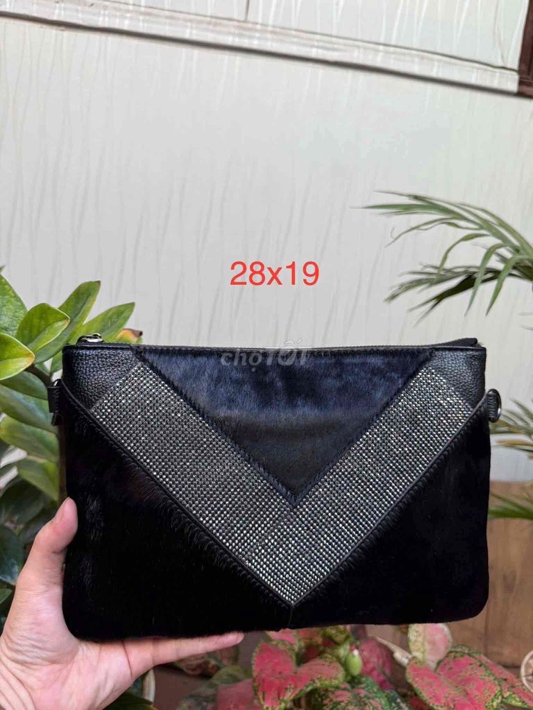 Túi Clutch Nữ Da Bò Lông Đuôi Ngựa Đen. Mua bán Túi xách tại Huyện Thanh Trì Hà Nội được đăng bởi Gấm Hoa 2Hand hình 1