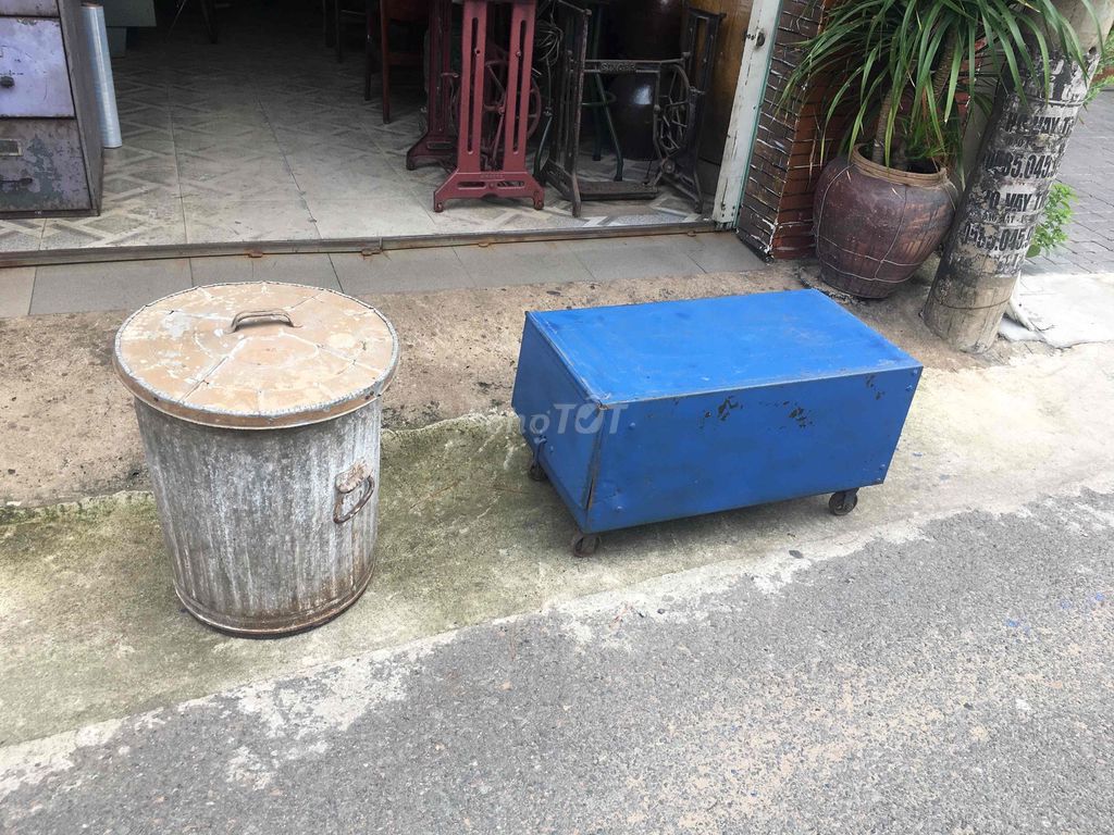 Thùng sắt xưa decor sử dụng