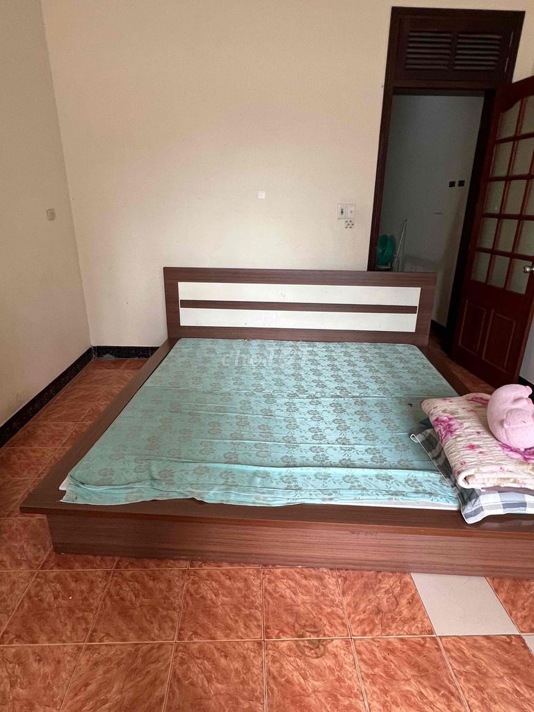 Dọn nhà thanh lý nhanh giường tặng kèm đệm. Mua bán Giường, chăn ga gối nệm tại Quận Thanh Xuân Hà Nội được đăng bởi Hồng Anh hình 1