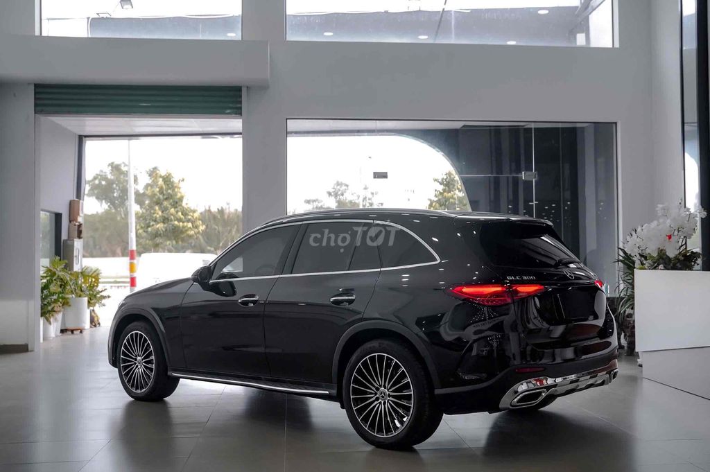 𝐌𝐄𝐑𝐂𝐄𝐃𝐄𝐒-𝐁𝐄𝐍𝐙 GLC300 4MATIC SẢN XUẤT 2023 LƯỚT. Mua bán Ô tô tại Quận 7 Tp Hồ Chí Minh được đăng bởi GoodCar hình 4