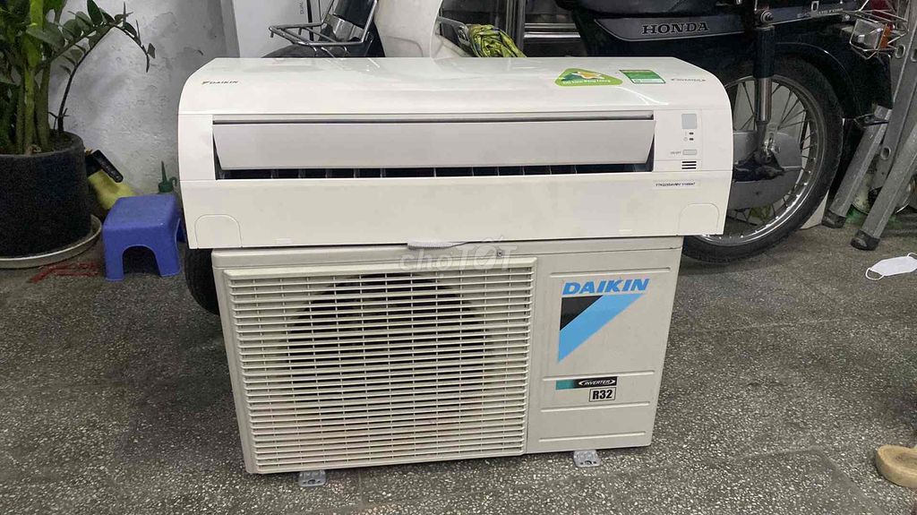 máy lạnh daikin 1hp inverter gas 32 mới 98% bh1năm