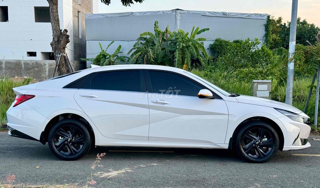 Hyundai Elantra 2025 1,6 л, специальный белый