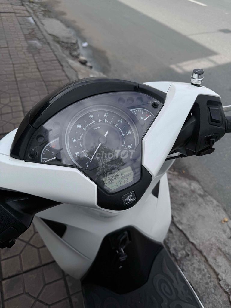 Honda SH 150 2017 Trắng. Mua bán Xe máy tại Quận Ninh Kiều Cần Thơ được đăng bởi Cửa hàng Hoà Hiệp II  hình 6