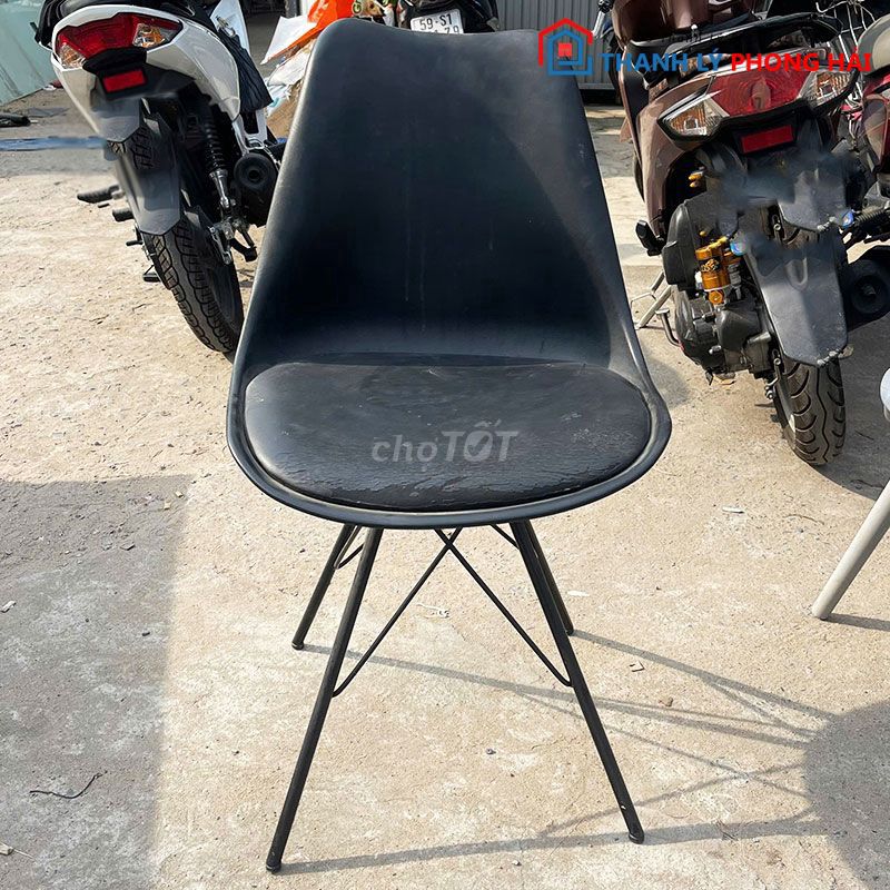 Ghế Eames Đen Nhựa Sắt Đã Sử Dụng Đẹp 90%. Mua bán Bàn ghế tại Quận Bình Thạnh Tp Hồ Chí Minh được đăng bởi Đức Anh Hàng Thanh Lý hình 1