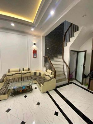 Cần cho thuê nhà 5 tầng, diện tích sử dụng 150m tại ngõ 211 Khương Tru
