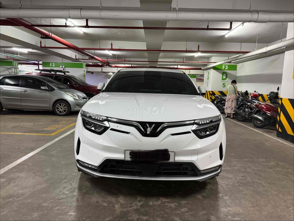 VinFast VF8 PLUS 2023 Белый 92.000 км