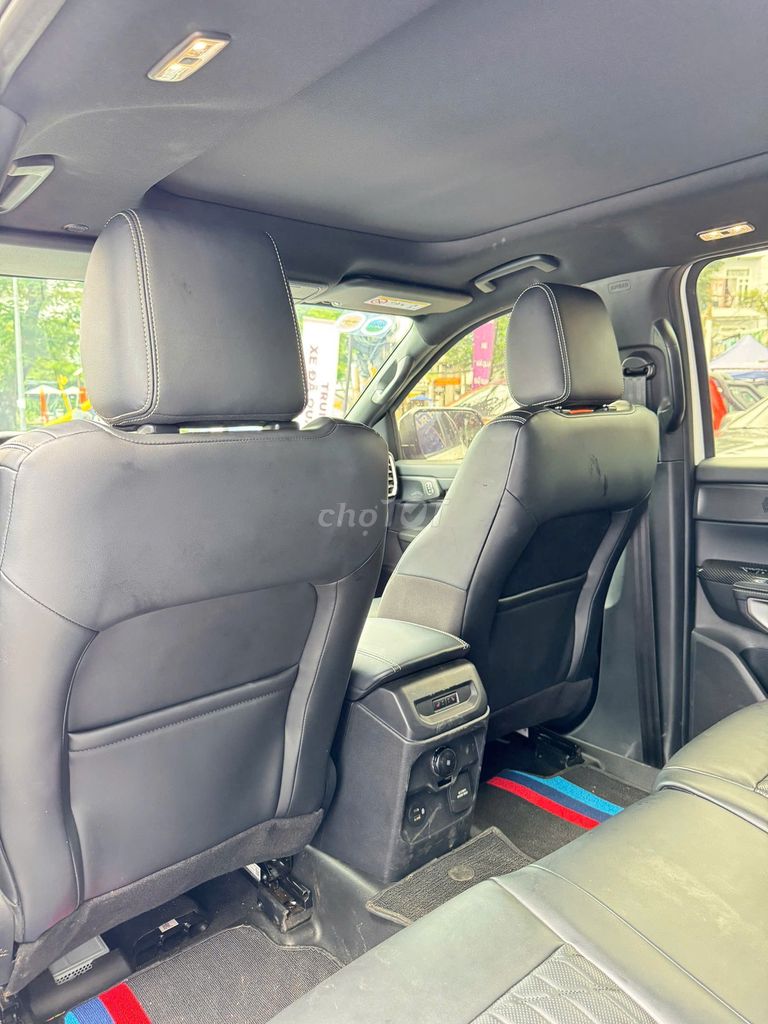 Ford Everest 2024 Platinum Trắng 26000 km. Mua bán Ô tô tại Quận 3 Tp Hồ Chí Minh được đăng bởi Duy Vỹ hình 9