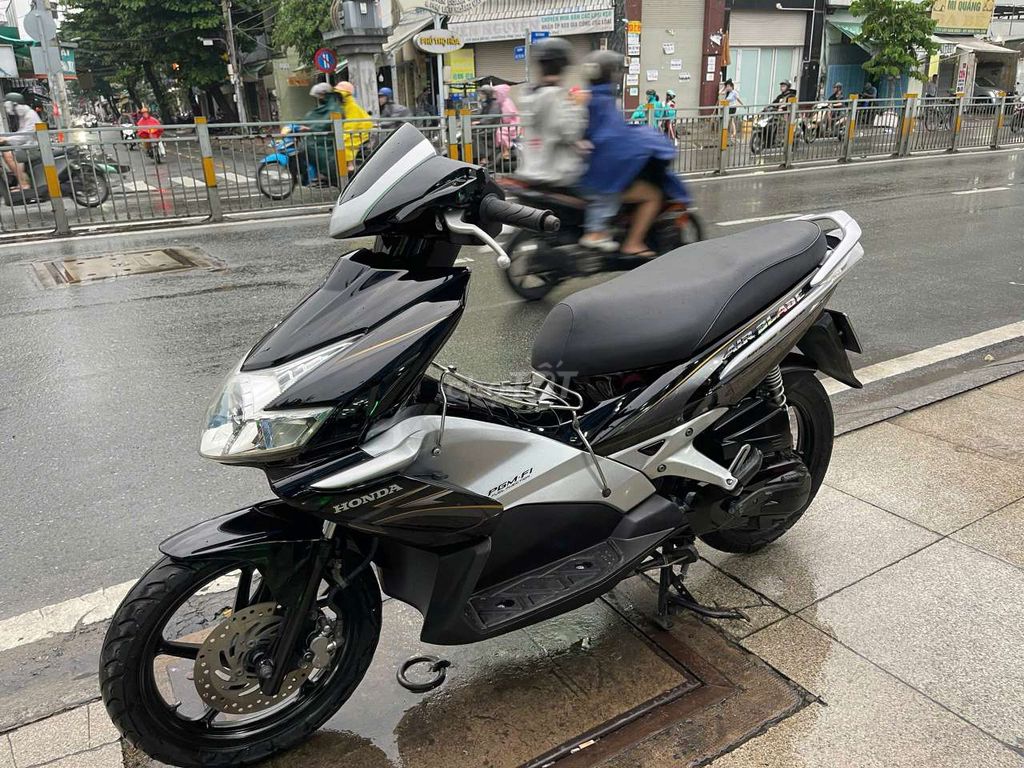 Honda Air Blade FI 2010 Черно-серебристый