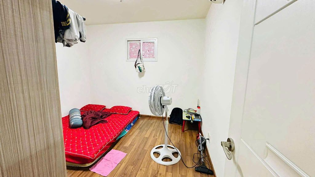 CC SÁT BÊN VINCOM NGÃ TƯ 550.DT KHỦNG 93m2- 3PN -GIÁ CẦN BÁN GẤP.