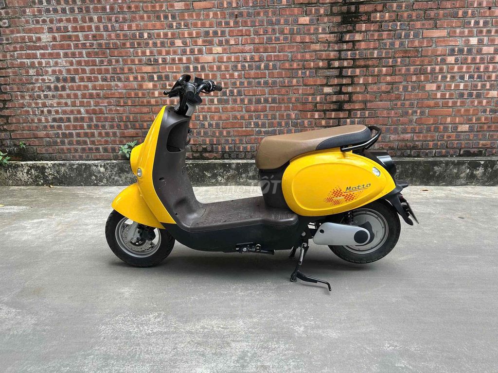 Электроскутер VinFast Motio T1 2026, желтый, 3700 км