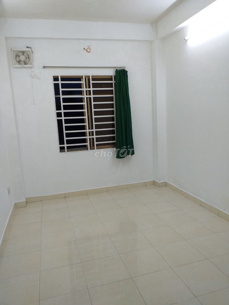 Phòng trọ 20m2,Quận 10, lầu 3 giá 2,6 triệu/tháng, hẻm 266