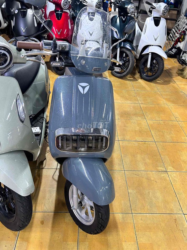 Электрический скутер Yadea Ossy серый 700 км