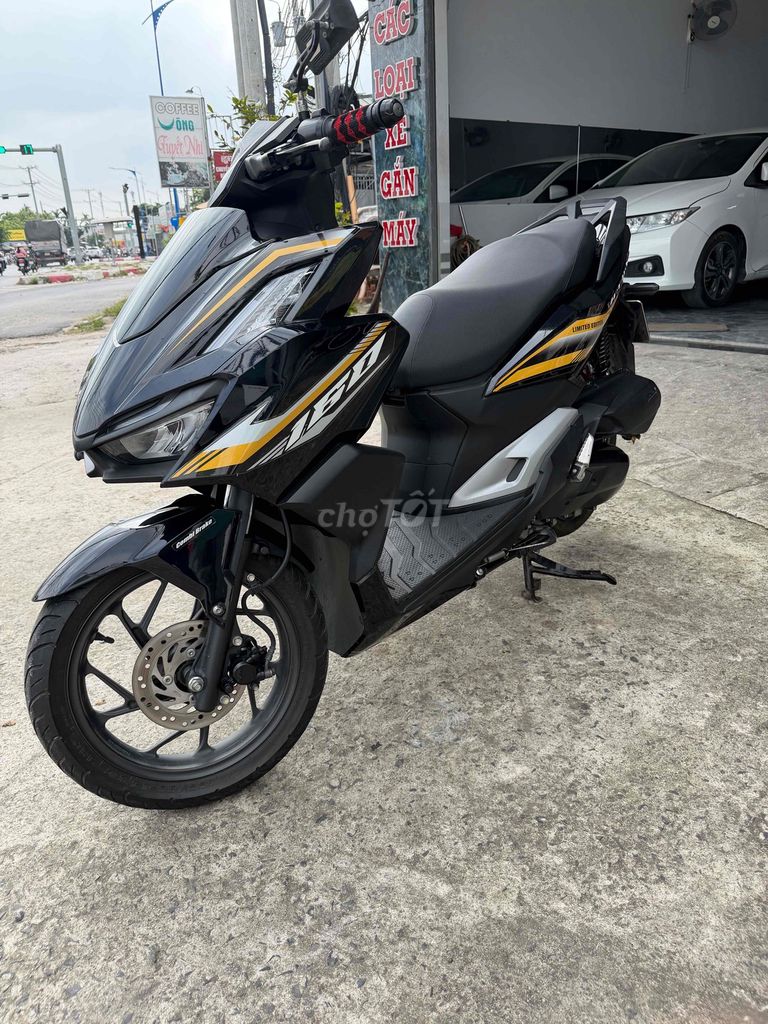 Honda Vario 160 Đen vàng Limited Edition. Mua bán Xe máy tại Quận Bình Thuỷ Cần Thơ được đăng bởi thiên phúc hình 1