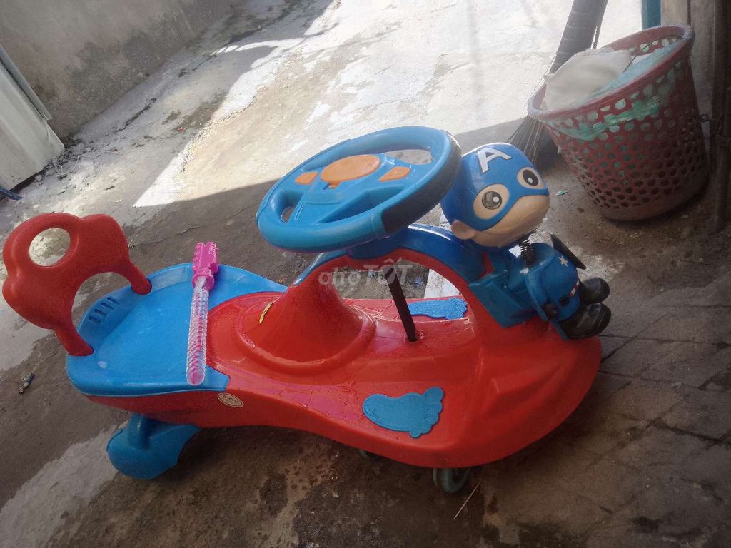 Xe lắc nhựa đỏ xanh trẻ em. Mua bán Mẹ và bé tại Thành phố Thủ Đức Tp Hồ Chí Minh được đăng bởi Chấm hình 1