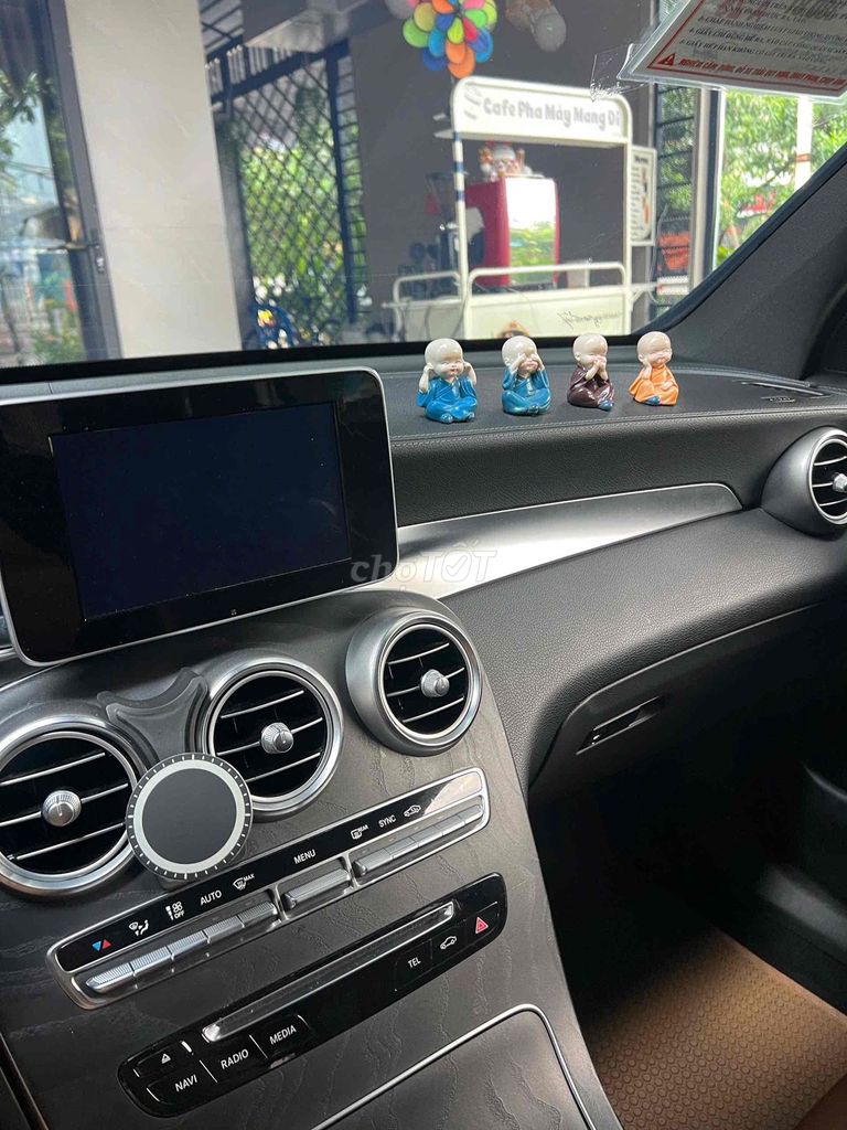 Bán GLC 300 Coupe Thể thao. Mua bán Ô tô tại Quận Gò Vấp Tp Hồ Chí Minh được đăng bởi Lanh Tran hình 4